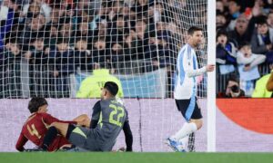 Argentina vence a La Vinotinto con doblete de un Messi que se despide de Argentina
