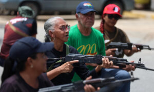 Padrino López: Gobierno “no militariza la sociedad” sino que “crea conciencia patria”