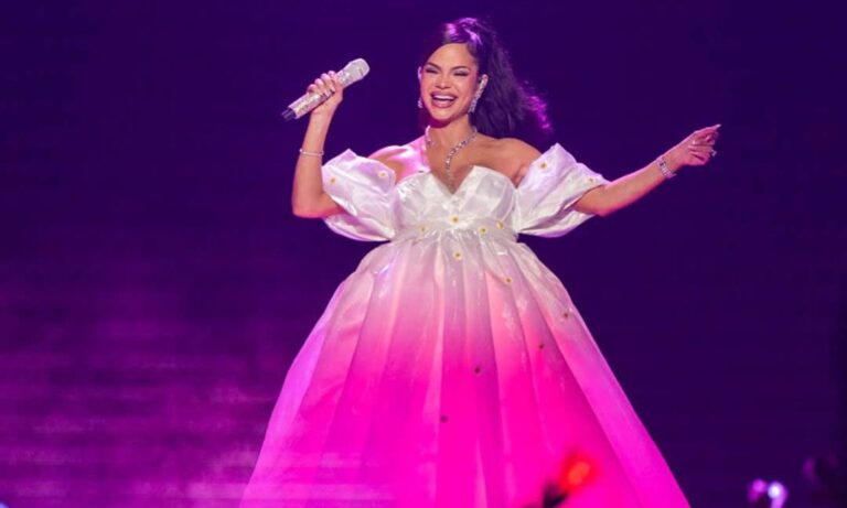 Natti Natasha revela en los Premios Juventud que tendrá una niña