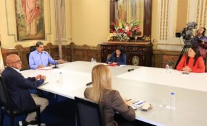 Maduro evalúa declarar "estado de conmoción exterior" ante "agresiones" de EE. UU.