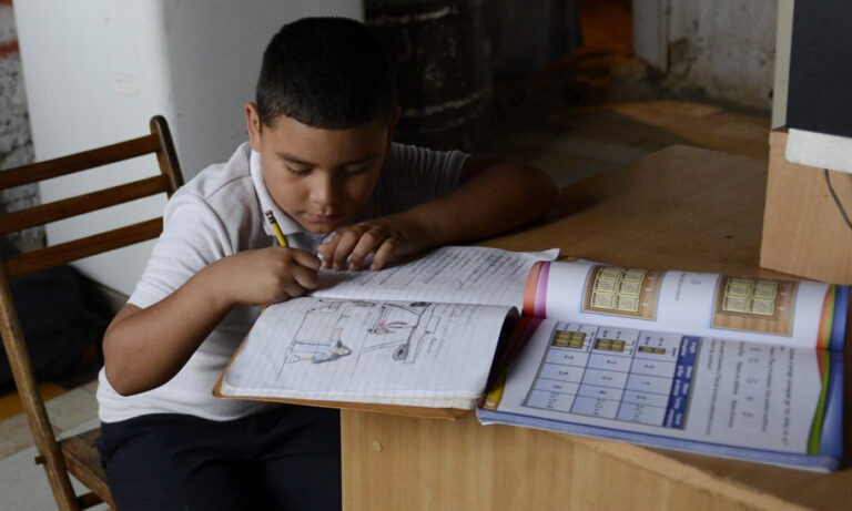 Gobierno debatirá sobre si las tareas para el hogar “son necesarias”