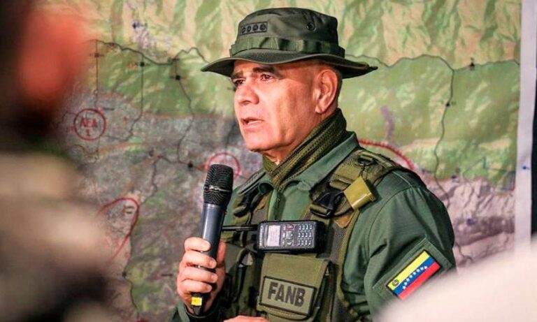 Padrino López advierte a EE. UU.: “Piensen bien lo que van a hacer"