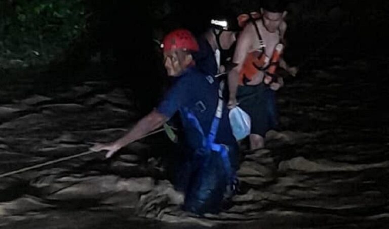 Rescatan a 16 personas tras crecida de río en Baralt