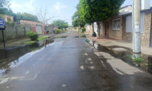 En San Jacinto piden ayuda por una alcantarilla colapsada en el sector 16
