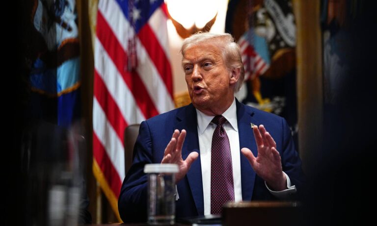 Tribunal: Trump "no puede usar" Ley de Enemigos Extranjeros para deportar a venezolanos