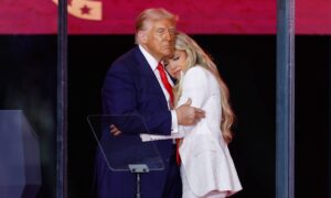 Trump califica a Charlie Kirk como uno de "los más grandes patriotas" de EE. UU.