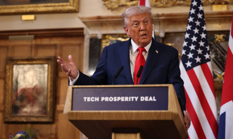Trump cree que televisoras de EE. UU. perderán licencias si le dan ”mala publicidad”