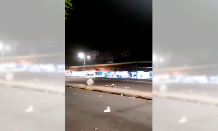 Muestran cómo luce desolada y cubierta de basura la Libertador en la noche