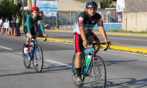 Más de mil marabinos participan en la reactivación de la ciclovía dominical
