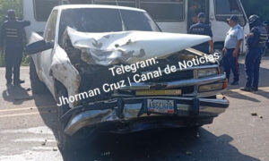 Fuerte colisión entre camioneta y moto deja un muerto en Mara