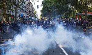 Protestas propalestinas obligan a suspender la última etapa de La Vuelta en Madrid