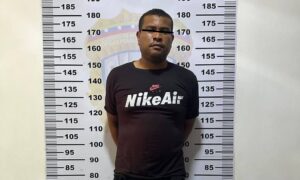 Sujeto asesina a expareja y exsuegros mientras dormían en Mene Mauroa