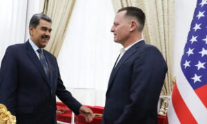 Richard Grenell confirma que mantiene contacto con el gobierno de Maduro