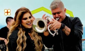 Diveana presenta con Anthony Pérez versión balada de "Tus Ojos"