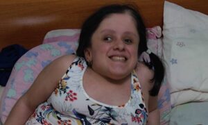 María Montero se encuentra en UCI y requiere ayuda para su recuperación posoperatoria
