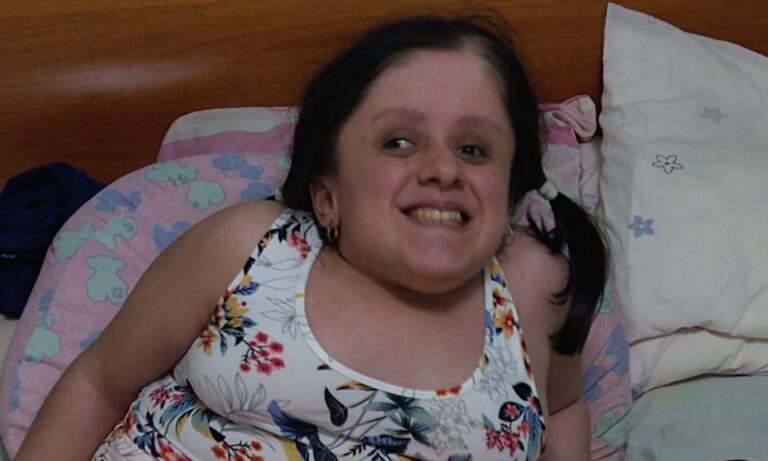María Montero se encuentra en UCI y requiere ayuda para su recuperación posoperatoria