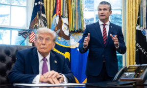 Trump amenaza con derribar aviones venezolanos que pongan en riesgo a buques de EE. UU.