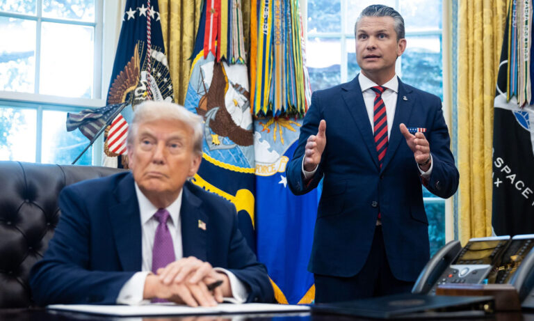 Trump amenaza con derribar aviones venezolanos que pongan en riesgo a buques de EE. UU.