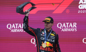 Verstappen gana en Azerbaiyán y Piastri abandona en la primera vuelta