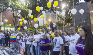 Familiares de presos políticos oran a José Gregorio y Carmen Rendiles por su libertad