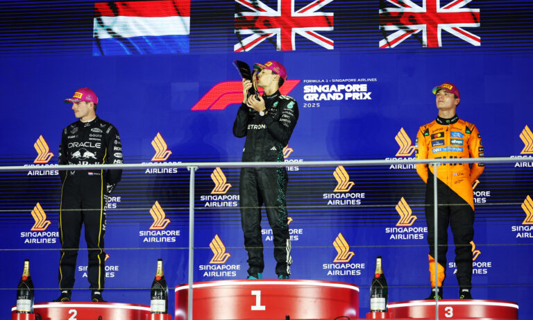Russell gana el GP de Singapur y McLaren asegura el título de constructores