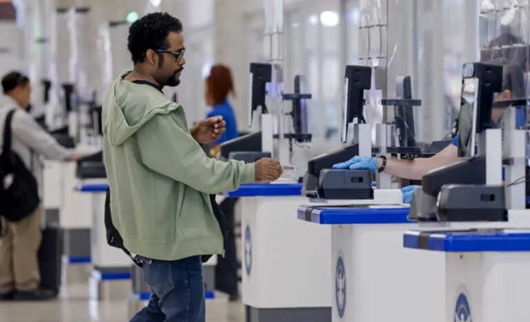 EE. UU. tomará fotos y biométricos de extranjeros al entrar y salir del país
