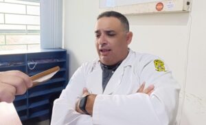 Advierten que cálculos renales pueden manifestarse a cualquier edad