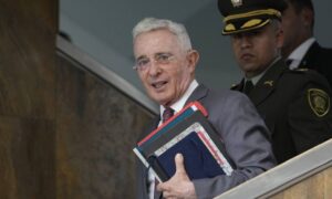 Absuelven al expresidente colombiano Álvaro Uribe por el delito de sobornos