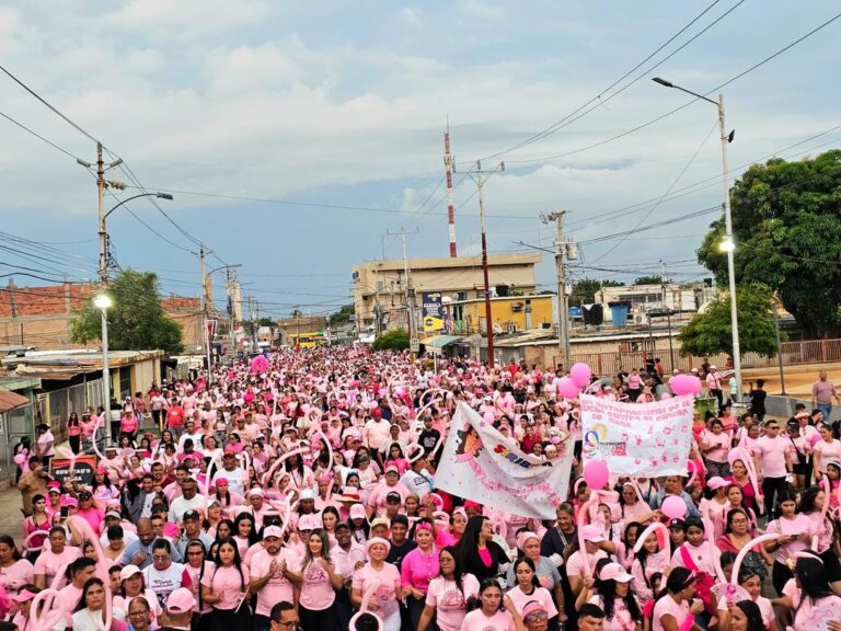 San Francisco se tiñe de rosa contra el cáncer de mama