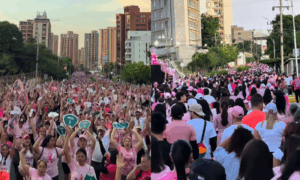 Más de 14.000 personas participan en la XXV Caminata Rosa en Maracaibo