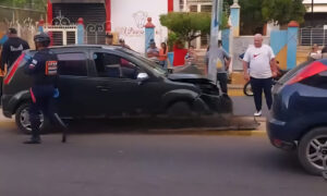 Muere chofer de “por puesto” tras sufrir infarto en San Francisco: perdió el control y chocó