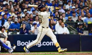 Jackson Chourio hace historia en los “playoffs” con jonrón de 3 carreras