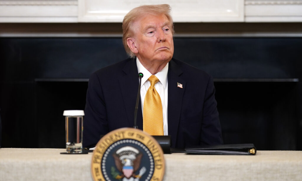 Trump acusa a China de “contrabandear fentanilo a través de Caracas”