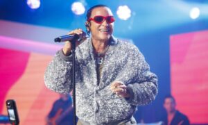Elvis Crespo recibirá el Premio Salón de la Fama en los Billboard latinos