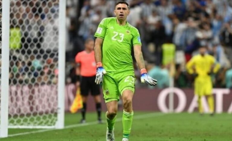 Emiliano Martínez - ¿“maestro” de los autogoles o guardián confiable del arco?