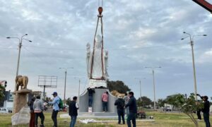 Ultiman nueva estatua de 5 metros de altura de León XIV en Perú