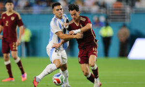 Venezuela cae 1-0 ante Argentina en debut de Vizcarrondo como técnico interino