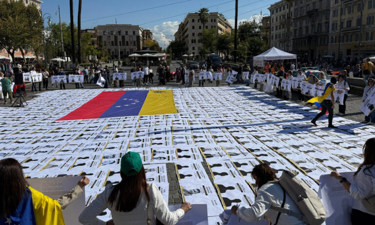 Venezolanos en Roma exigen libertad de presos políticos antes de las canonizaciones