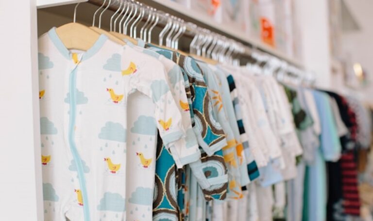 Guía completa para elegir ropa y trajes de baño para bebés