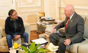 Petro y jefe de la embajada de EE. UU. hablan sobre la crisis diplomática