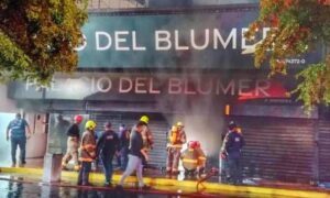 Registran incendio de local comercial en 5 de Julio con avenida 13