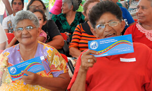 Pagan la pensión y el primer mes de aguinaldos a los pensionados: $1,23