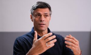 Machado se solidariza con López ante "atroz amenaza" de retirar su nacionalidad