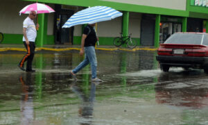 Marabinos despiertan con un “palo de agua” y el Inameh estima más lluvia