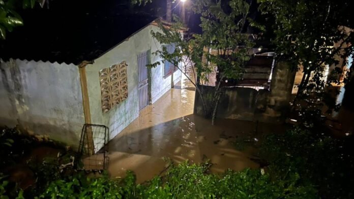 Lluvias por la onda tropical 48 causan estragos en Sucre