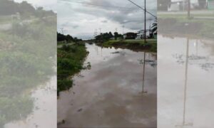 Fuertes lluvias inundan calles y casas en Bachaquero