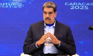 Maduro encarga a Álex Saab el "pronto" lanzamiento del primer minisatélite del país