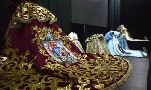 Revelan los mantos que lucirá la Chinita en sus fiestas patronales