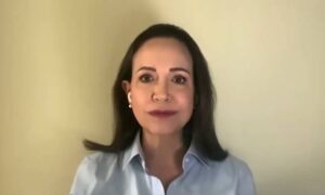 Machado advierte a aliados de Maduro que deben abandonar su "estructura criminal"