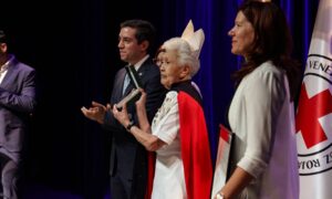 Enfermera venezolana María Teresa Párima recibe máxima distinción de la Cruz Roja Internacional